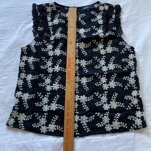 Alice Blue Flutter Top Women L Embroidery Boho Feminine Dainty Business Casual - Picture 2 of 12